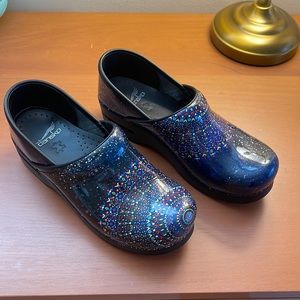 Dansko colorful blue medallion clogs